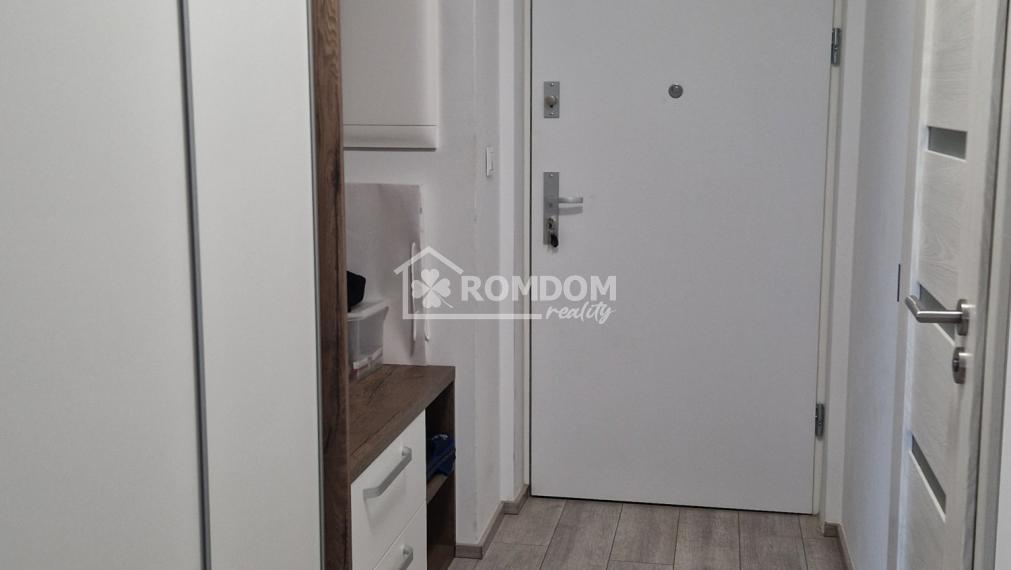 2 izbový zariadený byt Zelené Vlčince s parkovaním