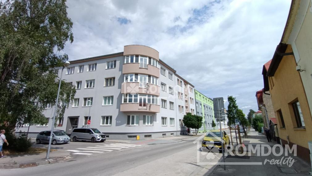 PREDANE  PREDAJ 4 IZBOVÝ BYT 125 M2 V STAROM MESTE.