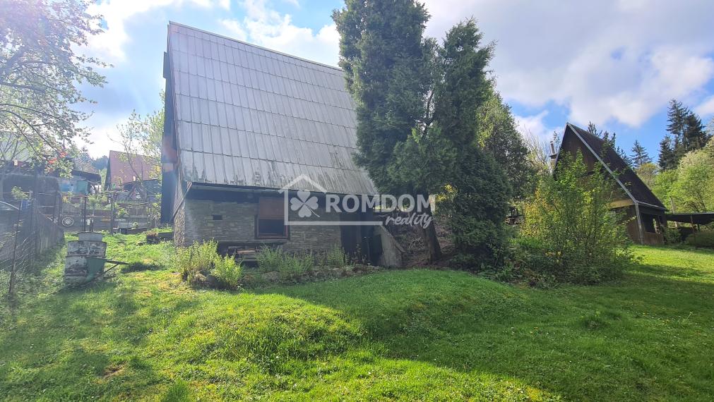 PEDANĚ,  záhradná chatka s vysporiadaným pozemkom, Divina, okr. Žilina, exkluzívne Romdom
