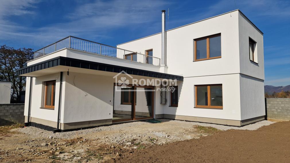Predané - nízkoenergetický 4 izbový rodinný dom Varín
