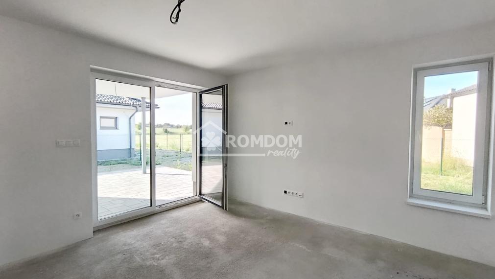 AKCIA! PREDAJ murovaný 4-izb. bungalov (dom 4), Láb, okr. Malacky