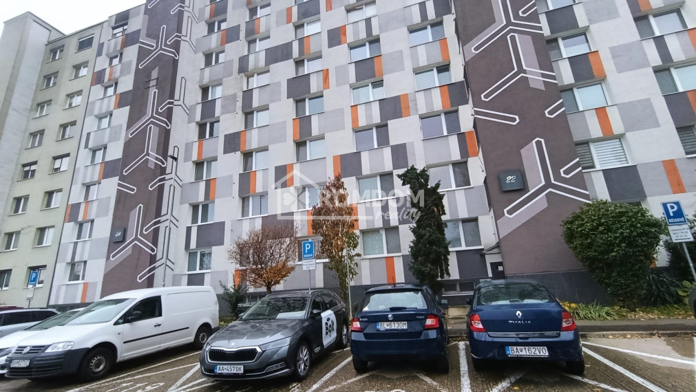 Na prenájom 2-izb.byt, kompl. rekonštr. - BA, Hornádska ul.