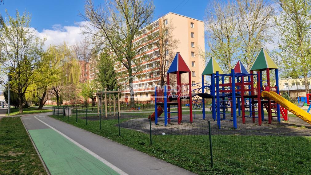 Na predaj 4 - izbový byt s 2 balkónmi, Hliny VI