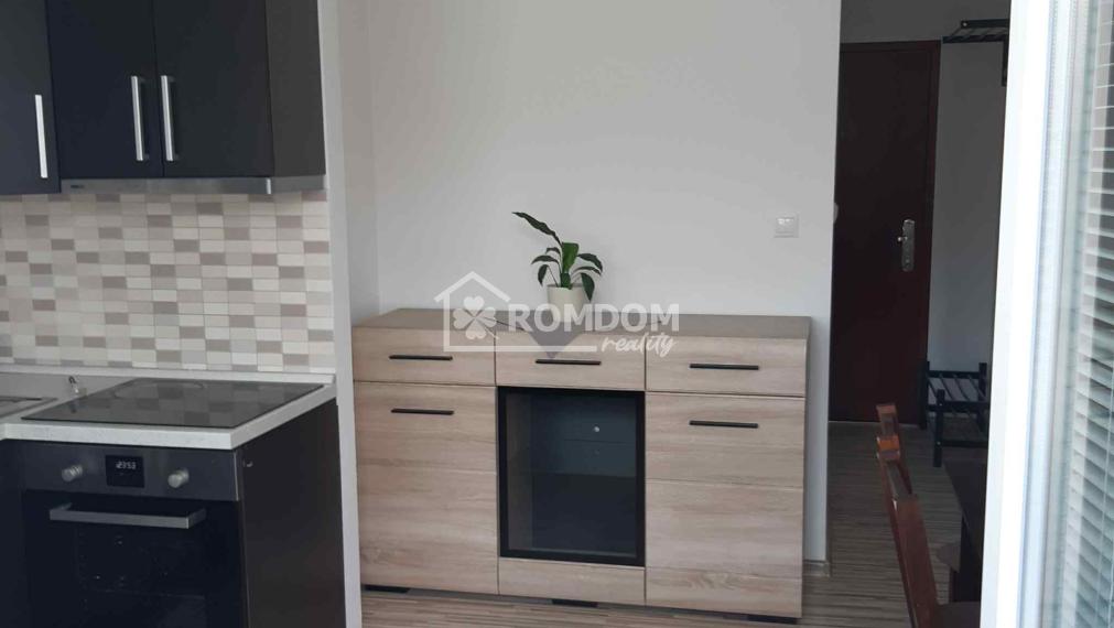 Predaj 1-izbový byt s 2 lodžiami Vlčince Nanterská ulica