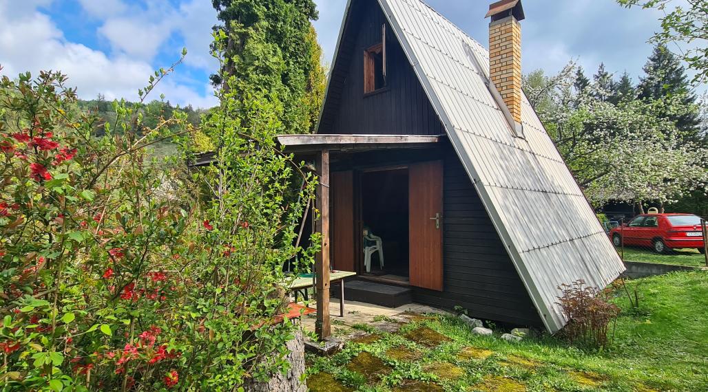 PEDANĚ,  záhradná chatka s vysporiadaným pozemkom, Divina, okr. Žilina, exkluzívne Romdom