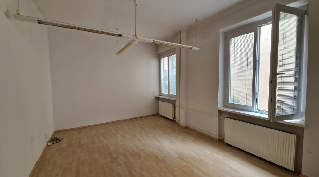 Prenájom kancelárske priestory 19,44 m2 Žilina, Mariánske námestie