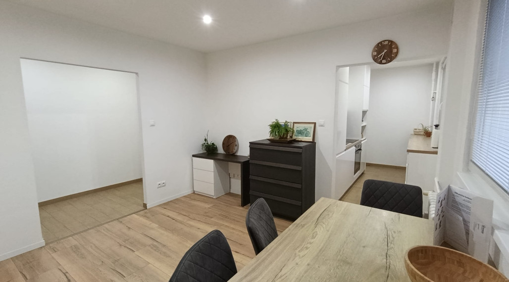 Na prenájom 2-izb.byt, kompl. rekonštr. - BA, Hornádska ul.