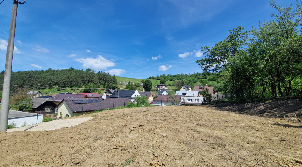Predaj stavebný pozemok 793 m2  Dolný Hričov - Peklina