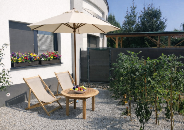 Prenájom garsonka,1 parkov. státie, pivnica, predzáhradka